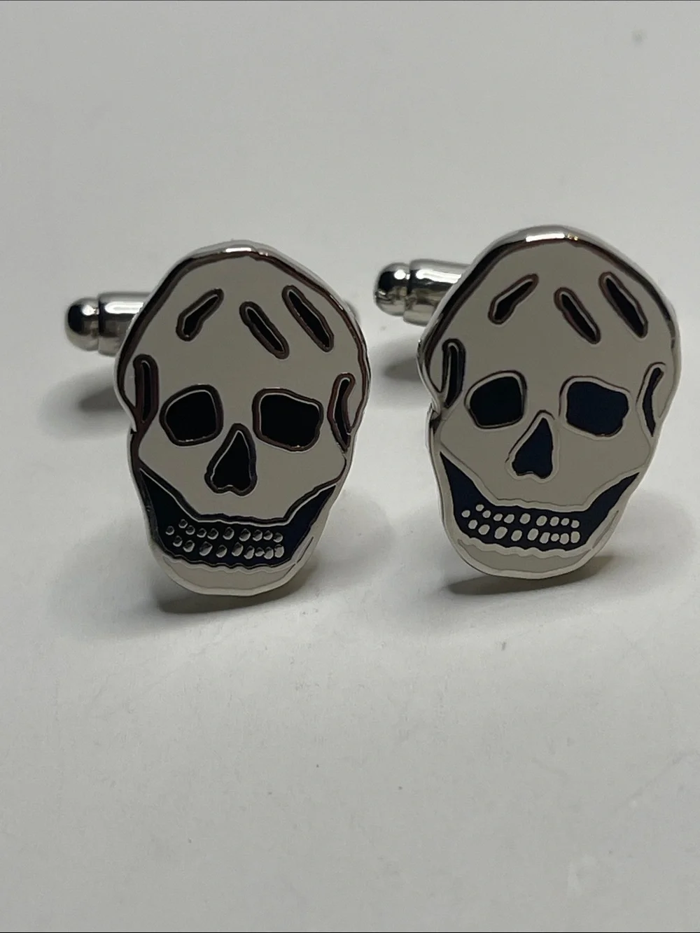 Alexander McQueen Skull Enamel Cufflinks - White and Black